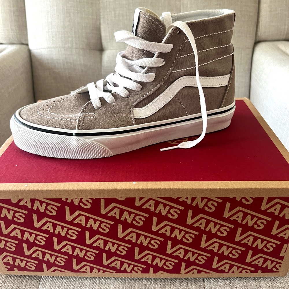 Vans Sk8-Hi Tapered in Beige and White